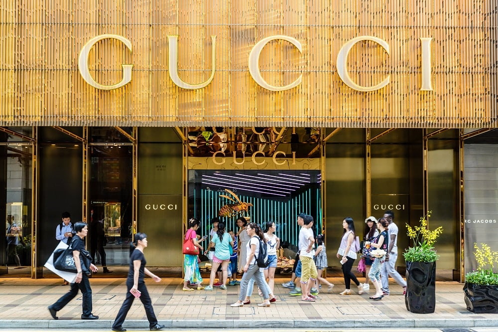 到2020年，中国在全球奢侈品市场的份额几乎翻了一番